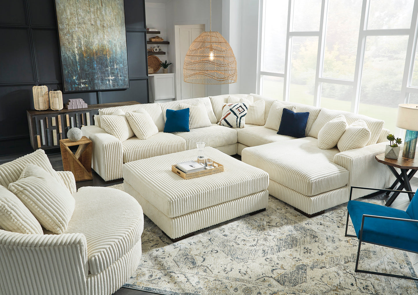 Lindyn Sectional