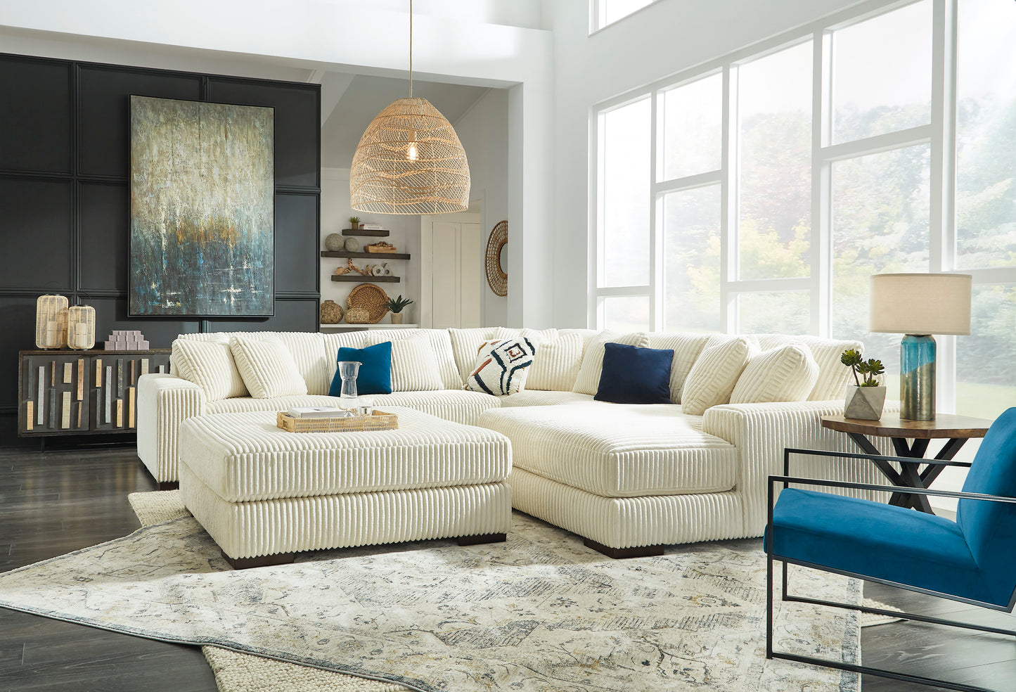 Lindyn Sectional