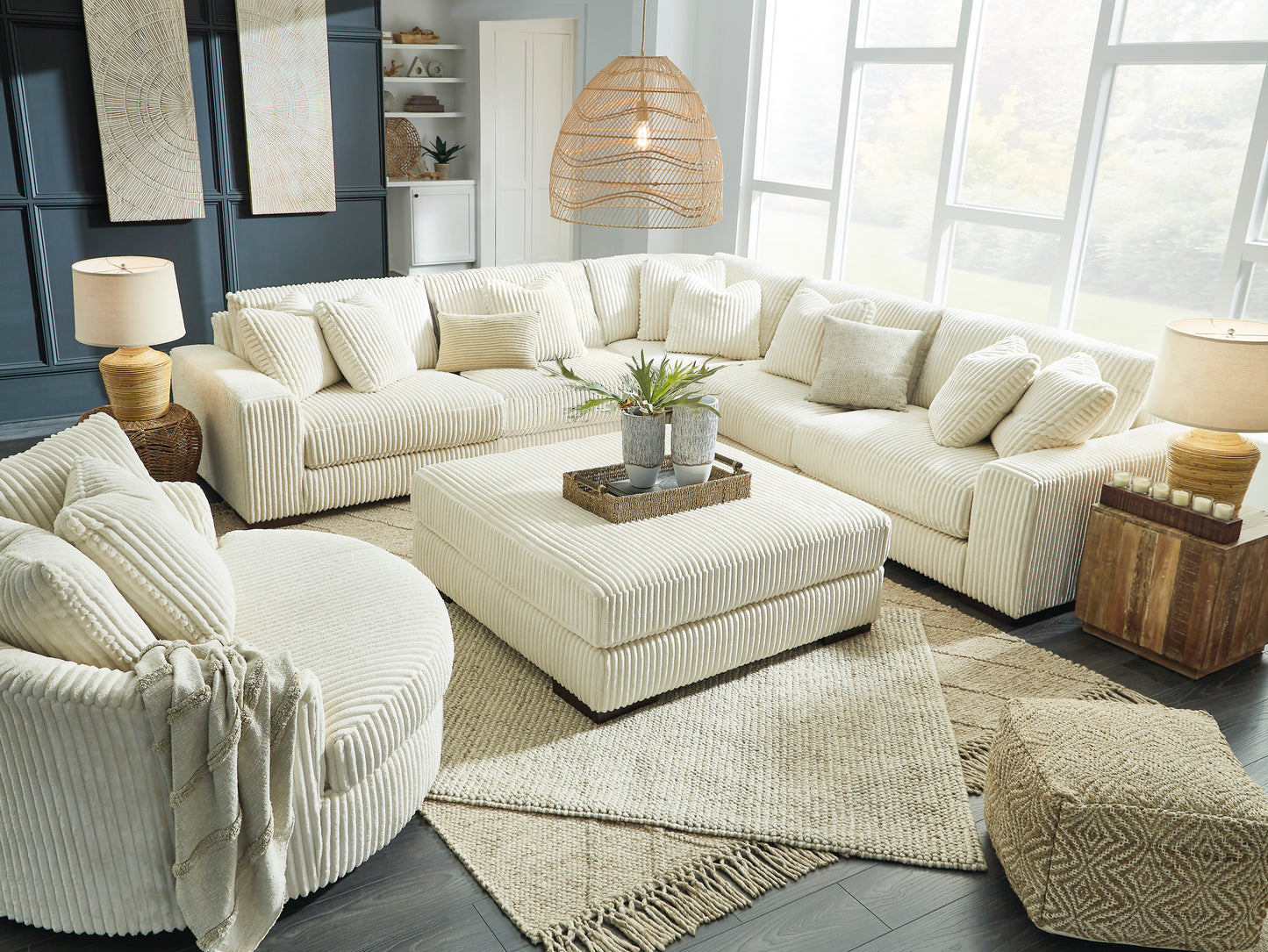 Lindyn Sectional