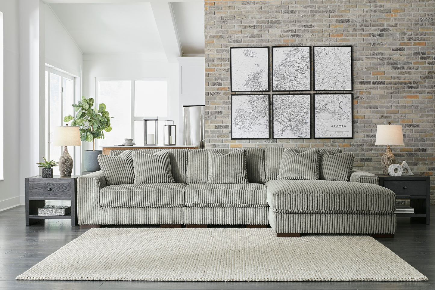 Lindyn Sectional