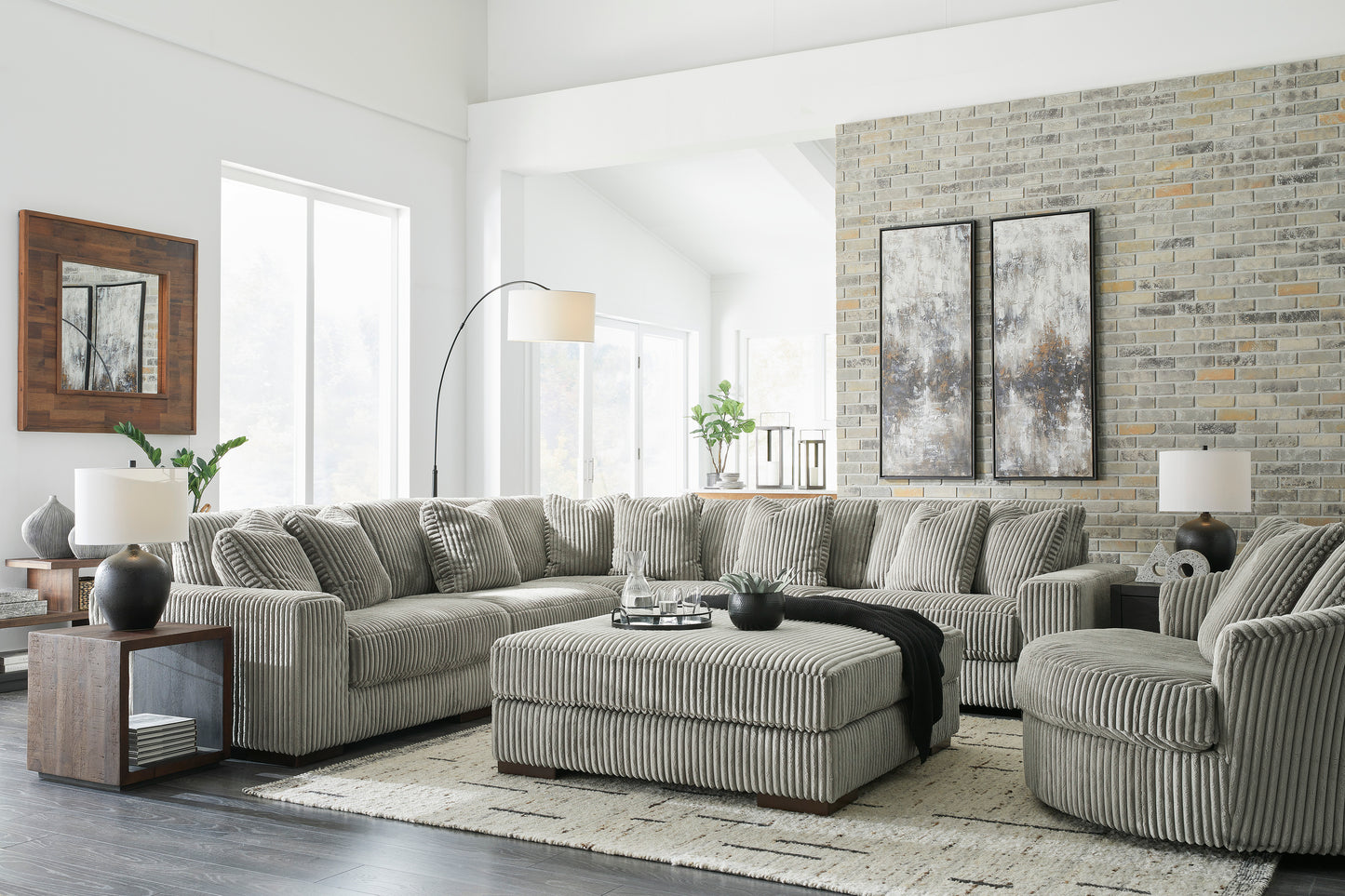 Lindyn Sectional